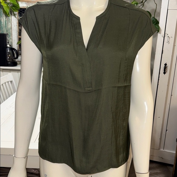 Banana Republic Tops - Banana republic sm sage Green Women's sleeveless Top NWT